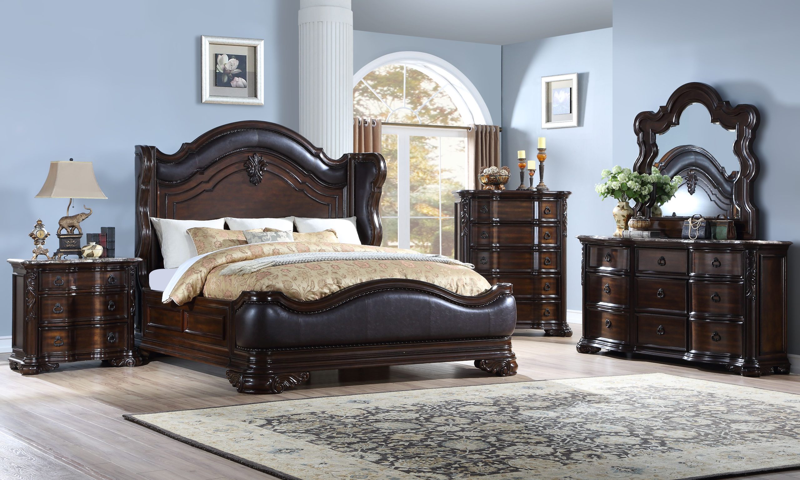 Royal Highlands Traditional Bedroom Set