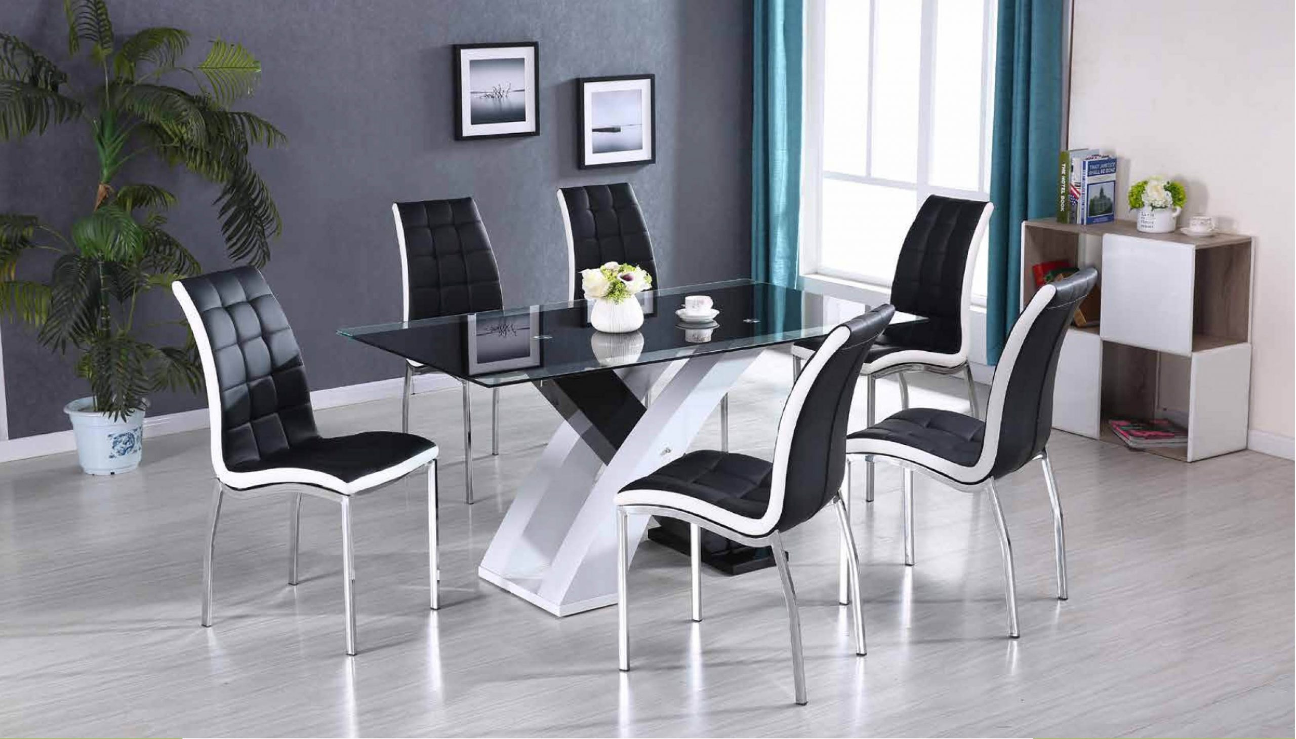 BLACK/WHITE DINING TABLE